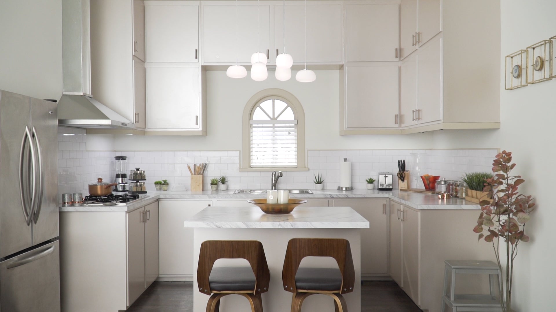 11.8 Inch Pendant – White